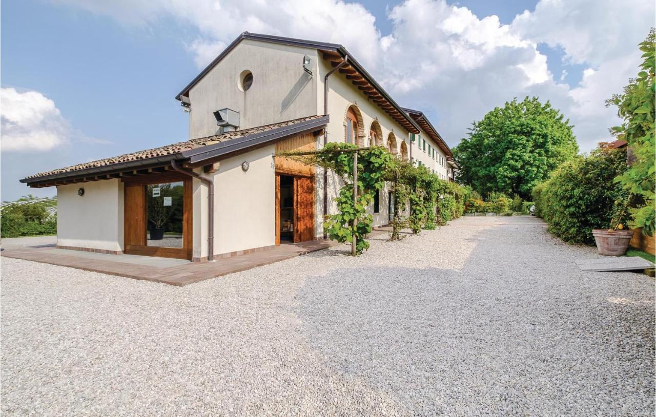 Gorgeous Apartment In Sacile -Pd- With Kitchen Exteriér fotografie